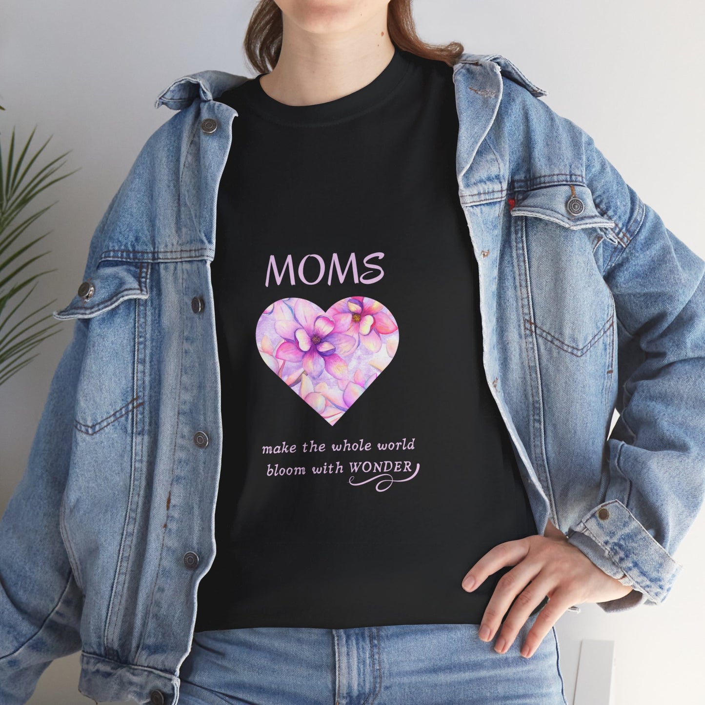 Moms make the whole world bloom with wonder (T-shirt)