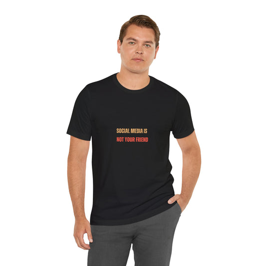 Social media is not your friend (t-shirt)