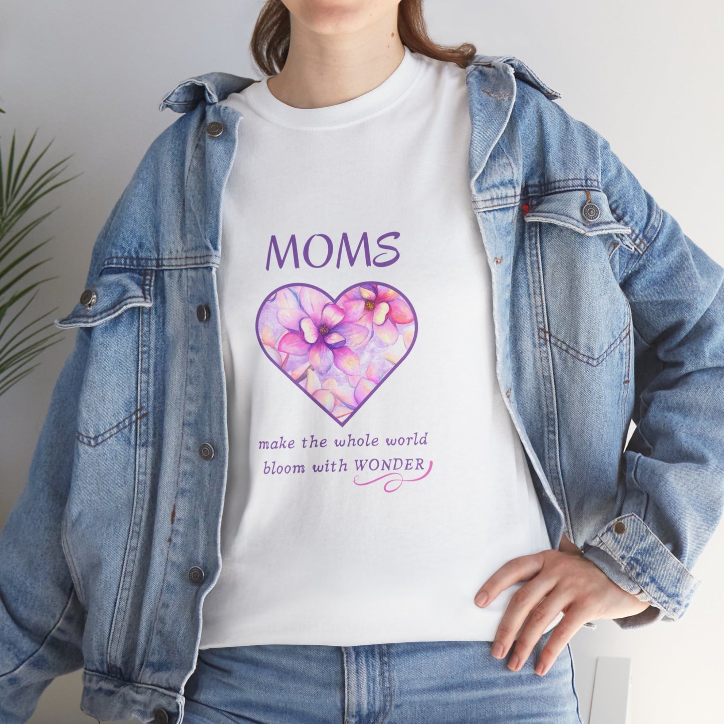 Moms make the whole world bloom with wonder (T-shirt)